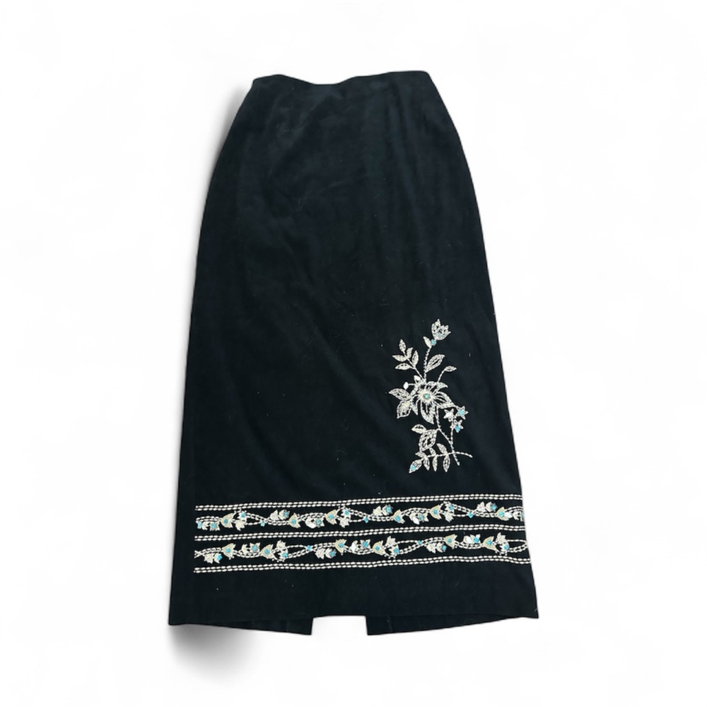 EUC Sz 12 Black Floral Embroidered Skirt